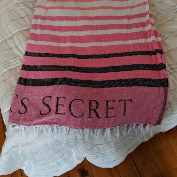 Victoria's Secret beach blanket. Like new. - Picture 3 of 3